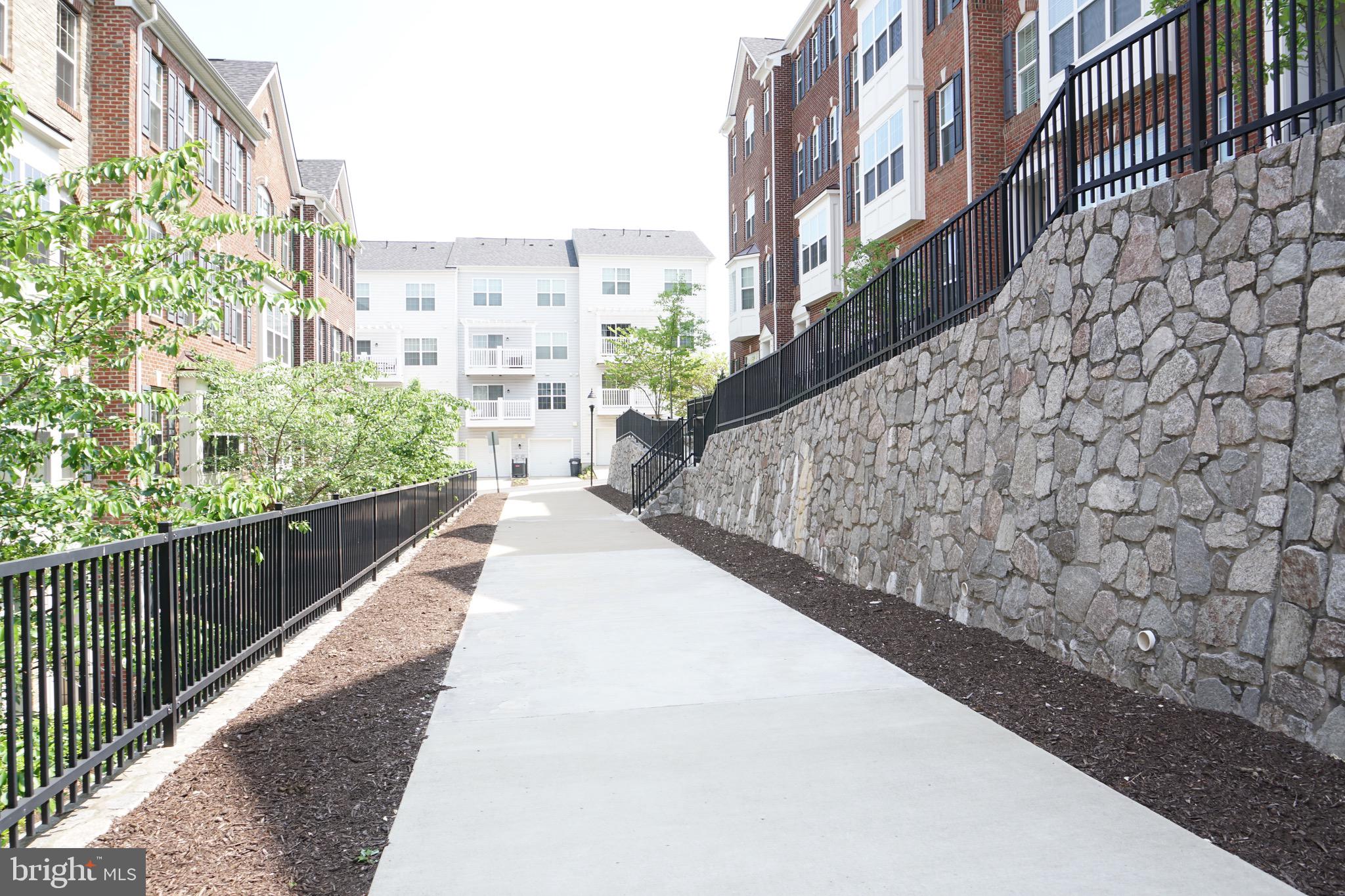 2261 Kew Gardens Drive, Unit 186 Woodbridge, VA 22191 - Photo 30 of 32 a view of a balcony with city view