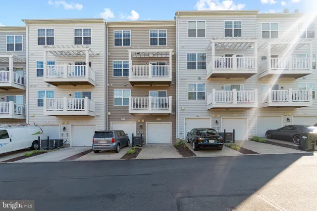 $2,950 | 2261 Kew Gardens Drive, Unit 186, Woodbridge, VA 22191