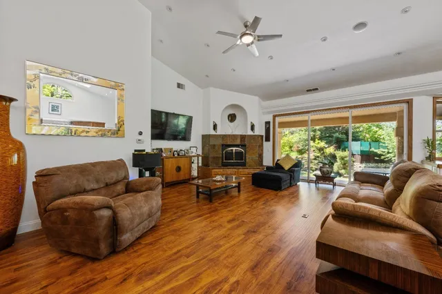 a view of a livingroom with furniture