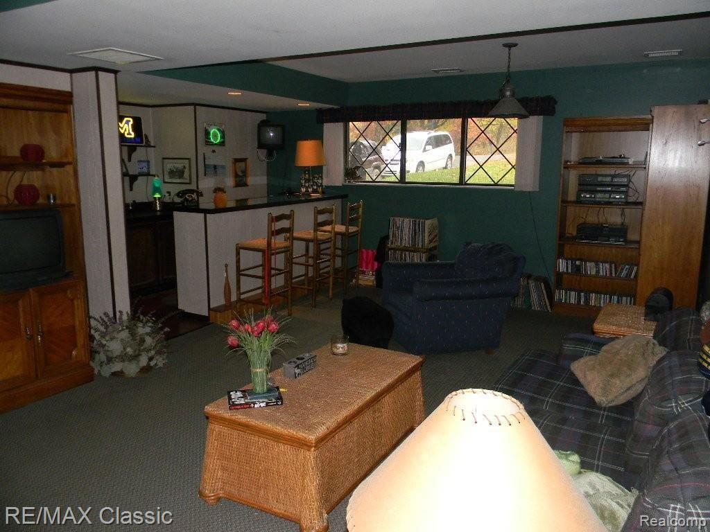 2947 Ripple Way White Lake, MI 48383 - Photo 19 of 27 Family room and Bar.JPG