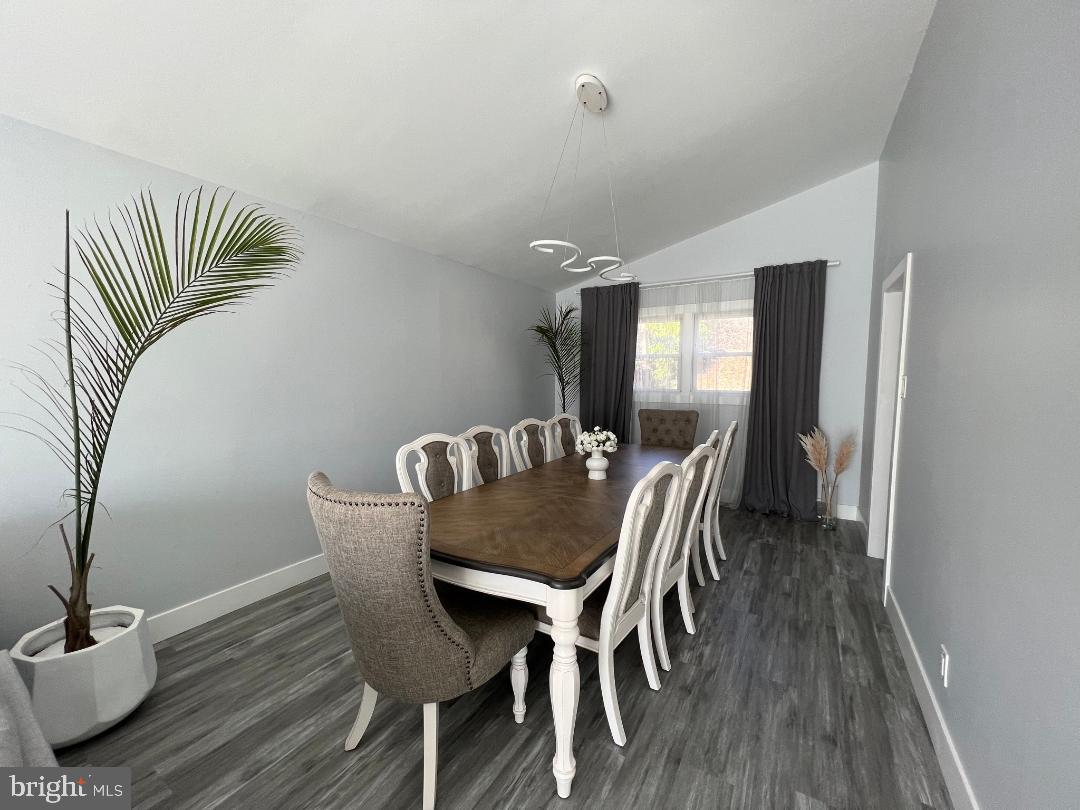 9128 Dale Road Philadelphia, PA 19115 - Photo 8 of 33 the Dining room