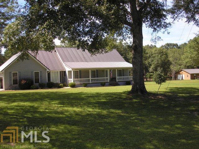 359 Woodland Trails Road Dublin, GA 31021 - Photo 1 of 1 a front view of a house with a garden