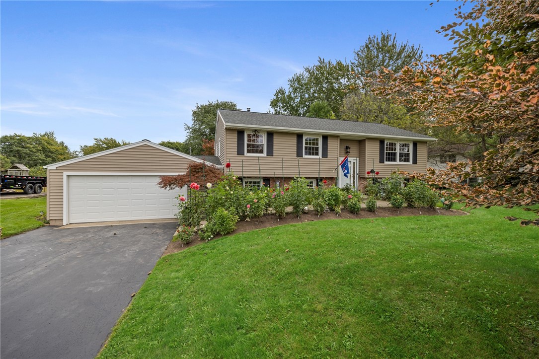 754 Pinnacle Road Henrietta, NY 14534 - Photo 2 of 39 Siding and windows 2001