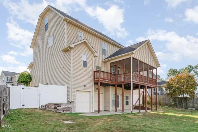 a front view of house with yard