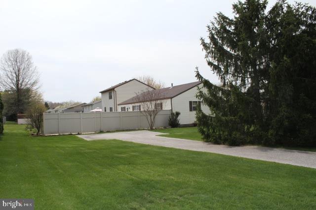 2432 Onyx Road York, PA 17408 - Photo 2 of 27 Gallery Image 2