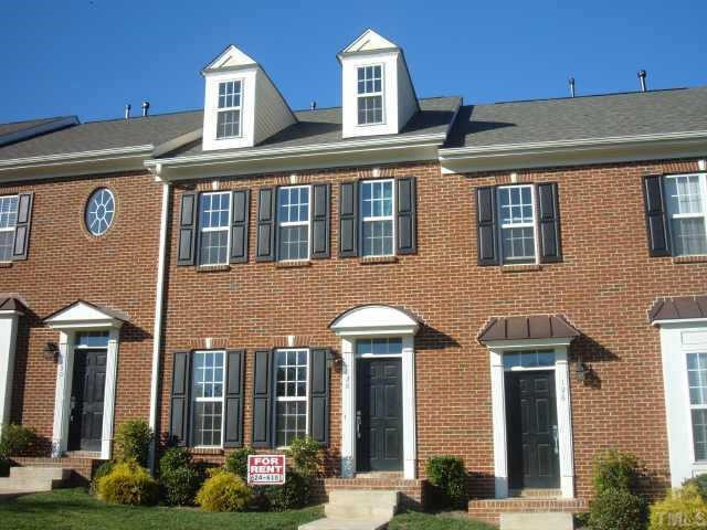 Beautiful 2 bedroom brick townhome in the Sunset Ridge Golf, Swim, Tennis Community! Exterior Front