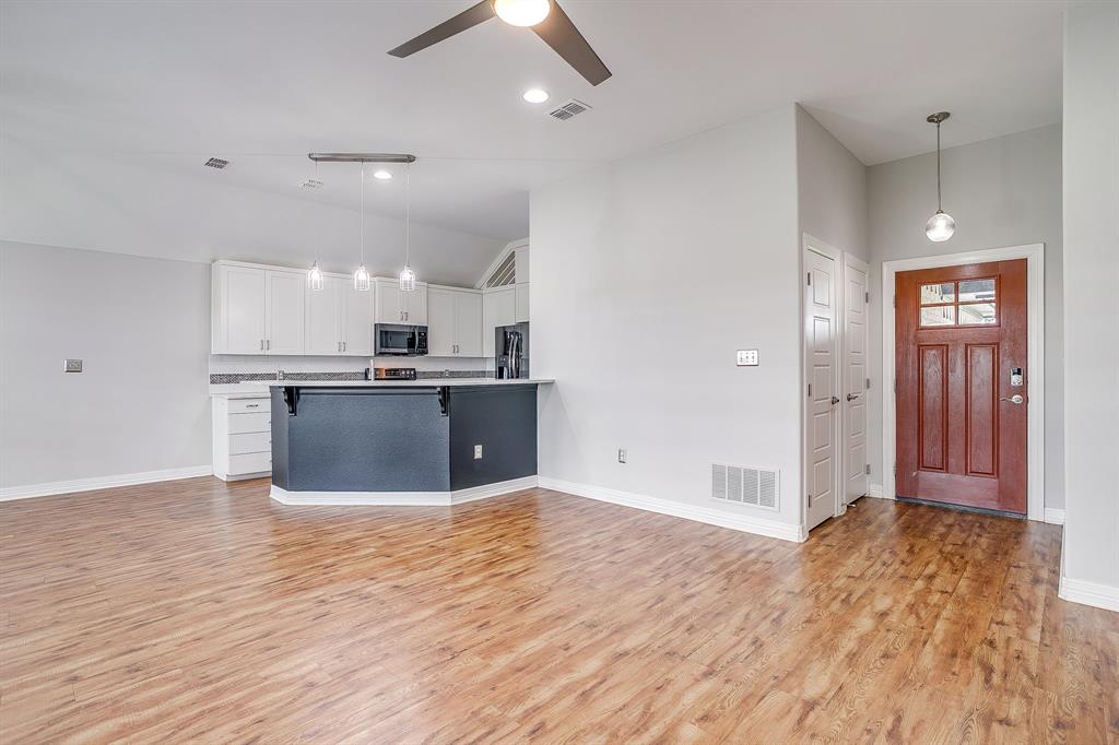 4129 Florance Road Ponder, TX 76259 - Photo 6 of 34