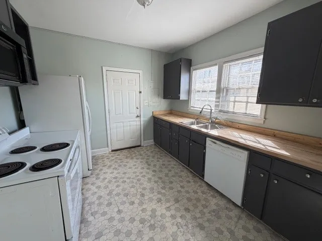 $1,600 | 2006 Gloucester Street, Brunswick, GA 31520