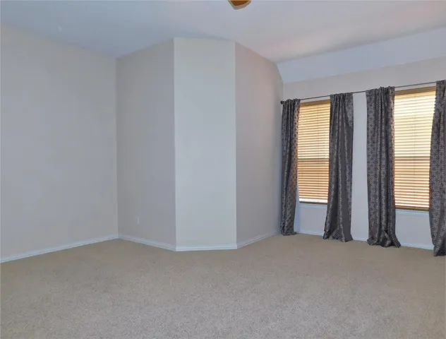 a view of empty room with window