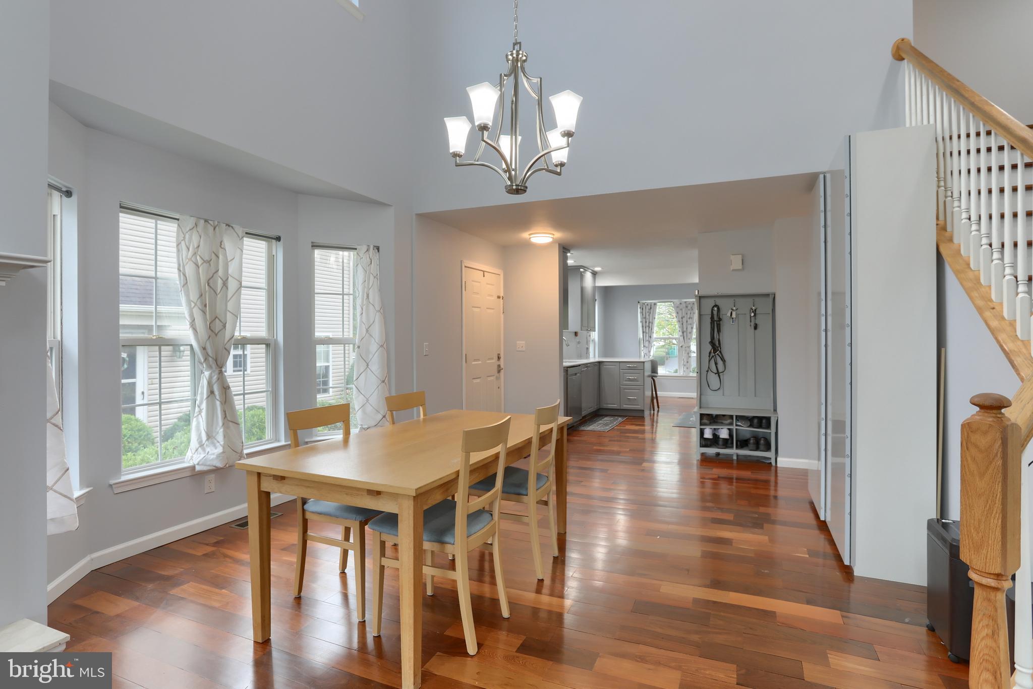 81 Carousel Circle Hershey, PA 17033 - Photo 11 of 33 Dining area with bow window