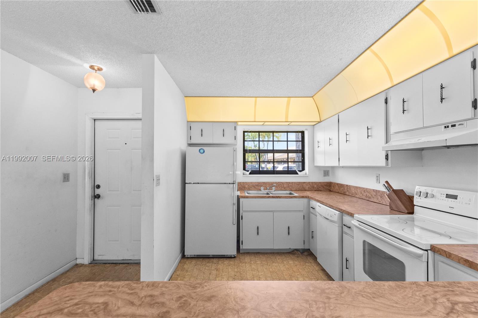 723 Banks Road Margate, FL 33063 - Photo 11 of 36 Gallery Image 11
