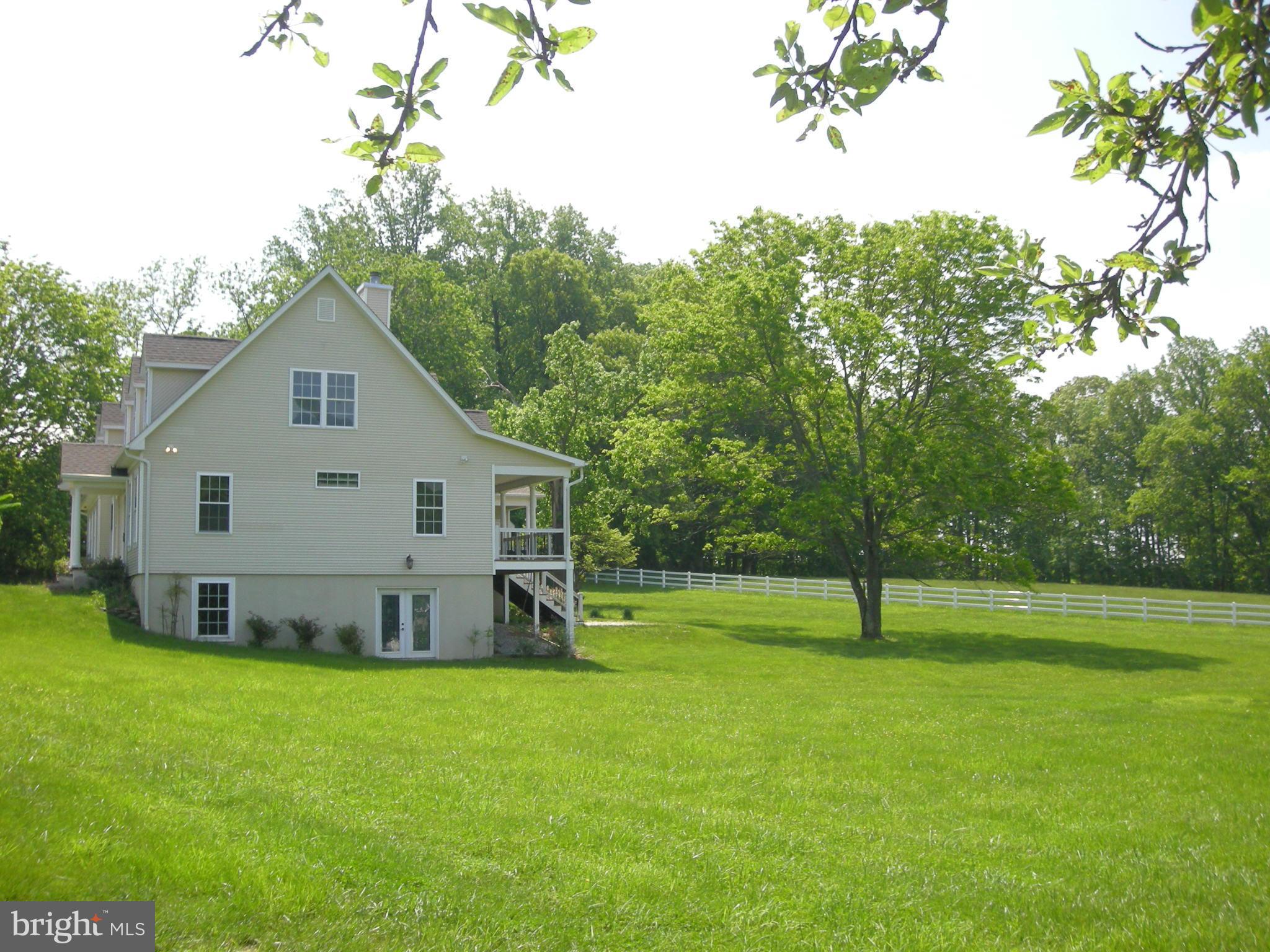 3903 Eland Road Phoenix, MD 21131 - Photo 3 of 29 View from side yard