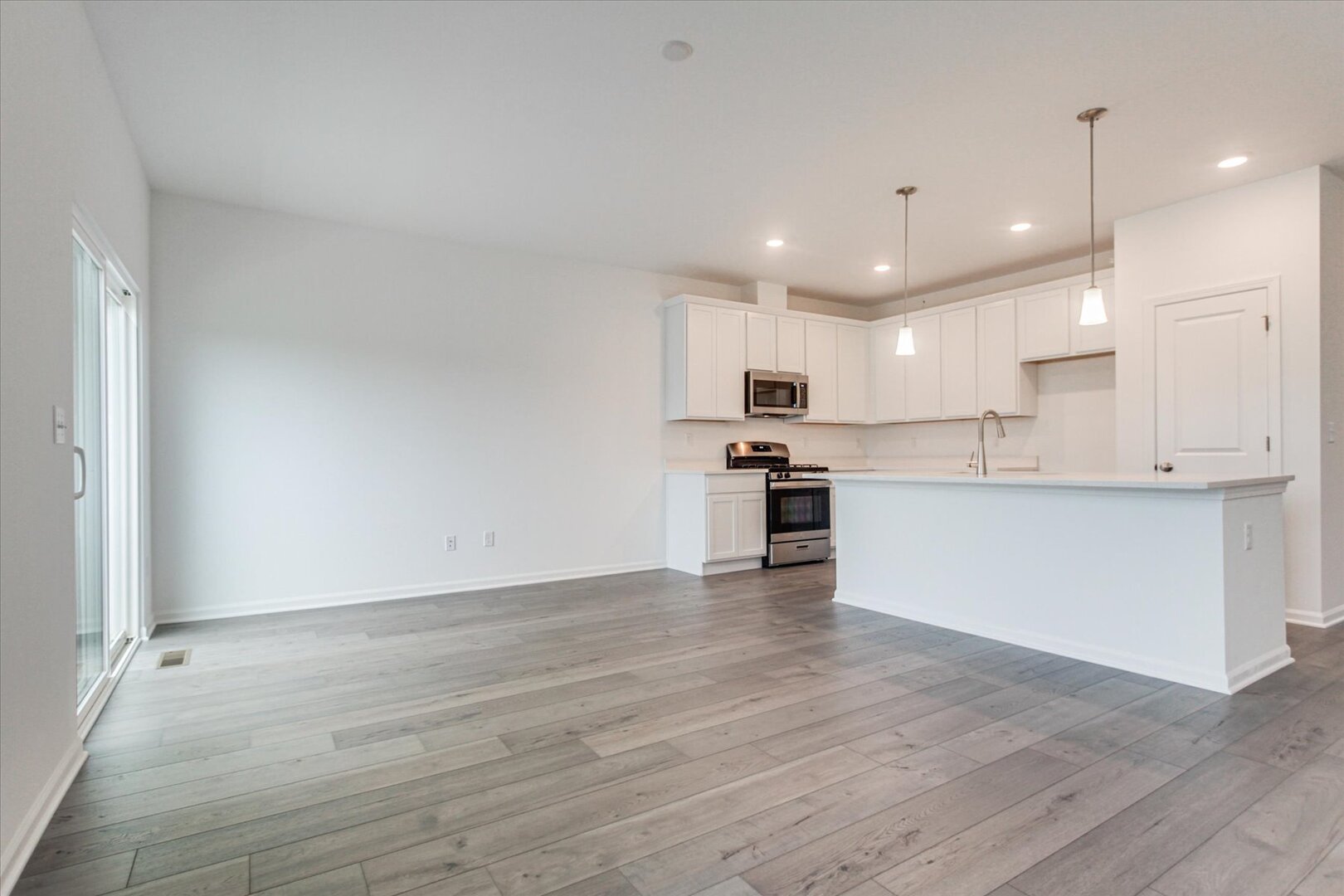 424 Comstock Road South Elgin, IL 60177 - Photo 11 of 31