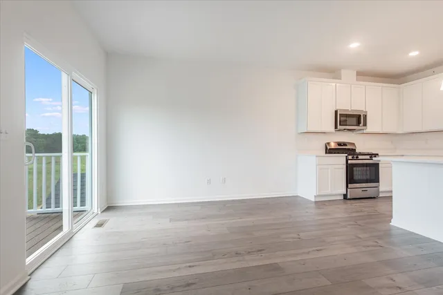 $339,990 | 424 Comstock Road, South Elgin, IL 60177