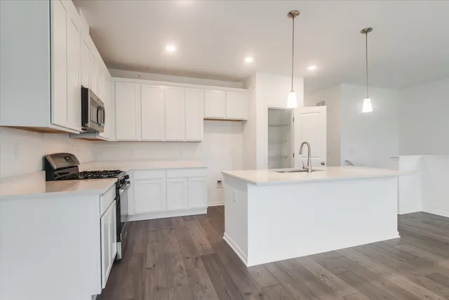 $339,990 | 424 Comstock Road, South Elgin, IL 60177