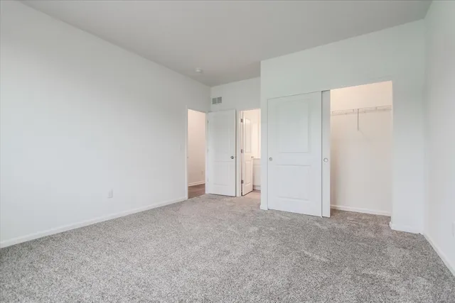 $339,990 | 424 Comstock Road, South Elgin, IL 60177