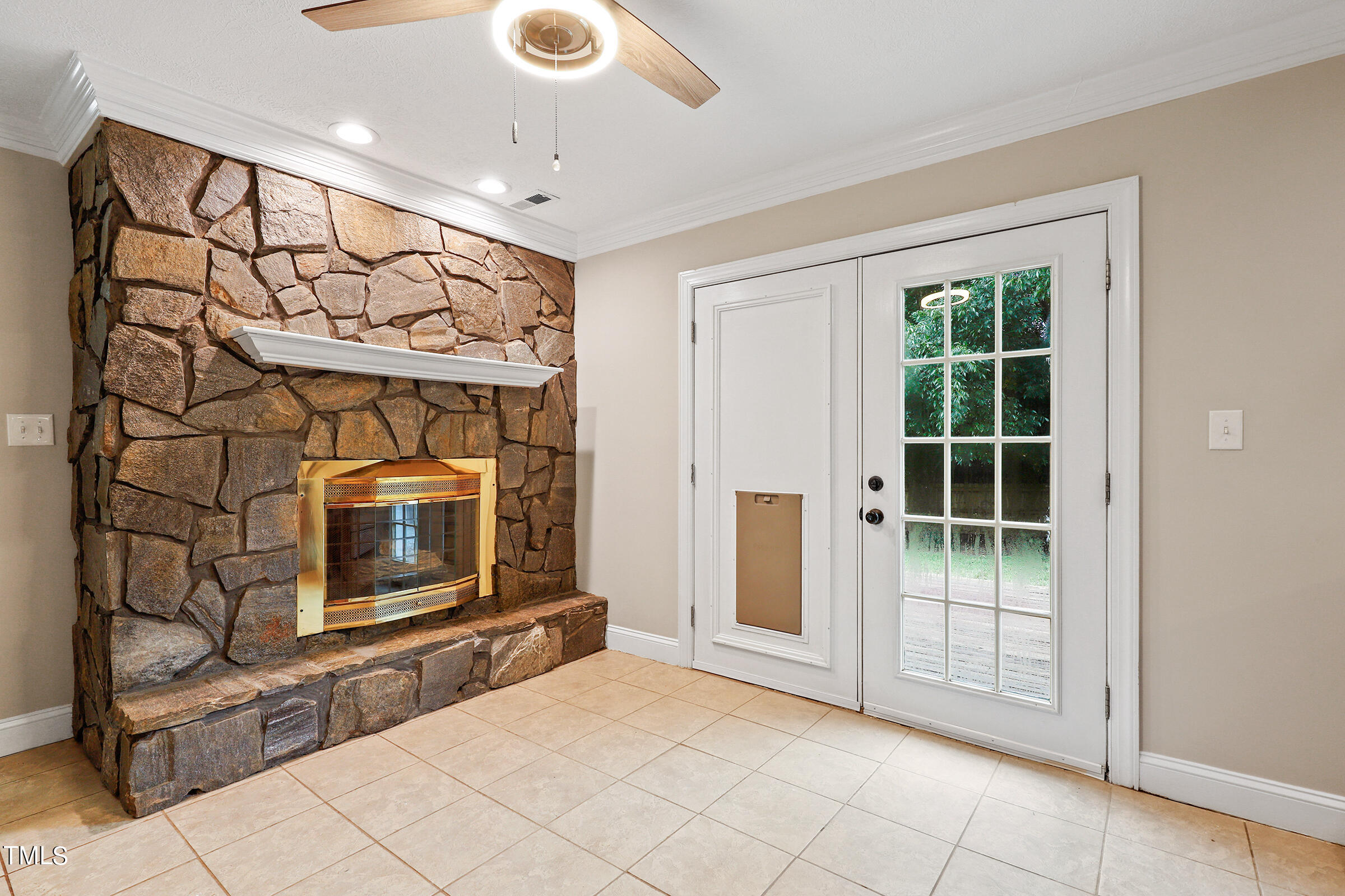 1204 Dover Street Roxboro, NC 27573 - Photo 7 of 30 DR FP pet door