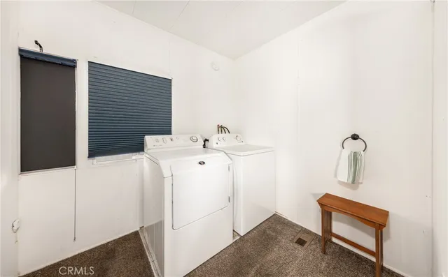 a view of back yard of the house