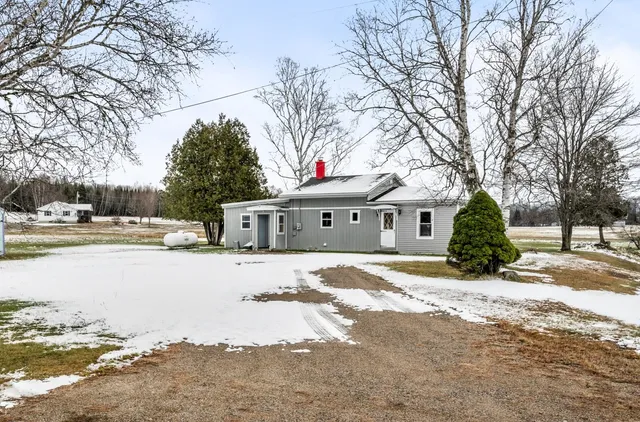 $285,000 | 1420 East Of River Road, Dummer, NH 03588