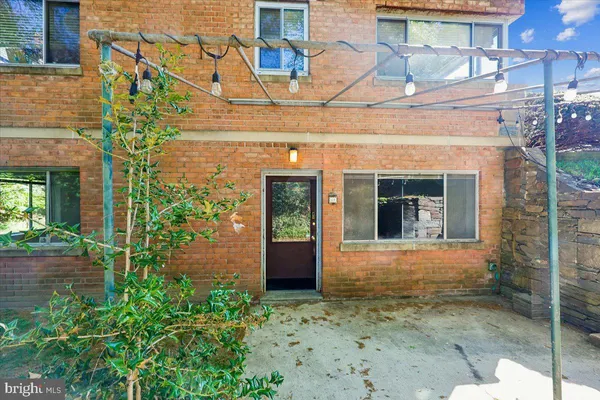 $2,600 | 5011 Sentinel Drive, Unit 61, Bethesda, MD 20816