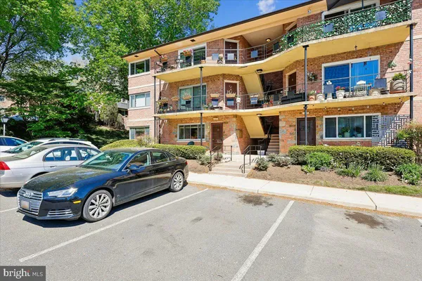$2,600 | 5011 Sentinel Drive, Unit 61, Bethesda, MD 20816