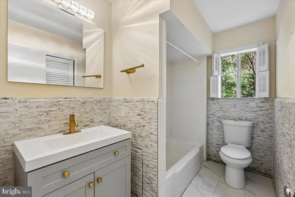 $2,600 | 5011 Sentinel Drive, Unit 61, Bethesda, MD 20816