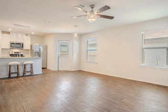 $1,600 | 1110 Andean Emerald, San Antonio, TX 78253