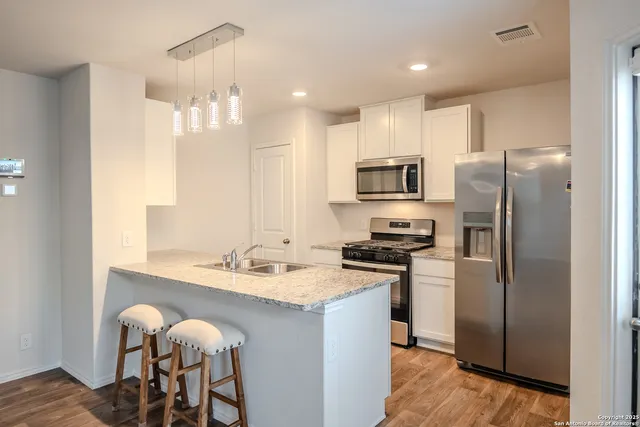 $1,600 | 1110 Andean Emerald, San Antonio, TX 78253