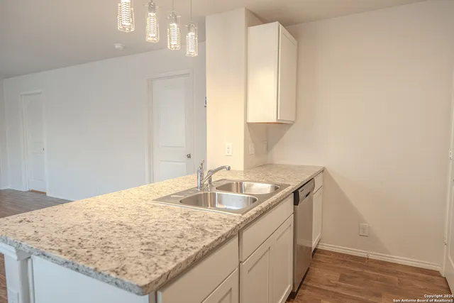 $1,600 | 1110 Andean Emerald, San Antonio, TX 78253