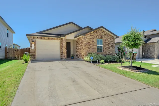 $1,600 | 1110 Andean Emerald, San Antonio, TX 78253