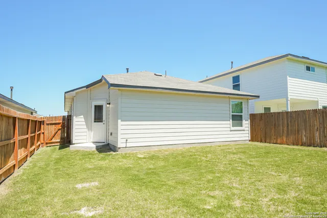 $1,600 | 1110 Andean Emerald, San Antonio, TX 78253