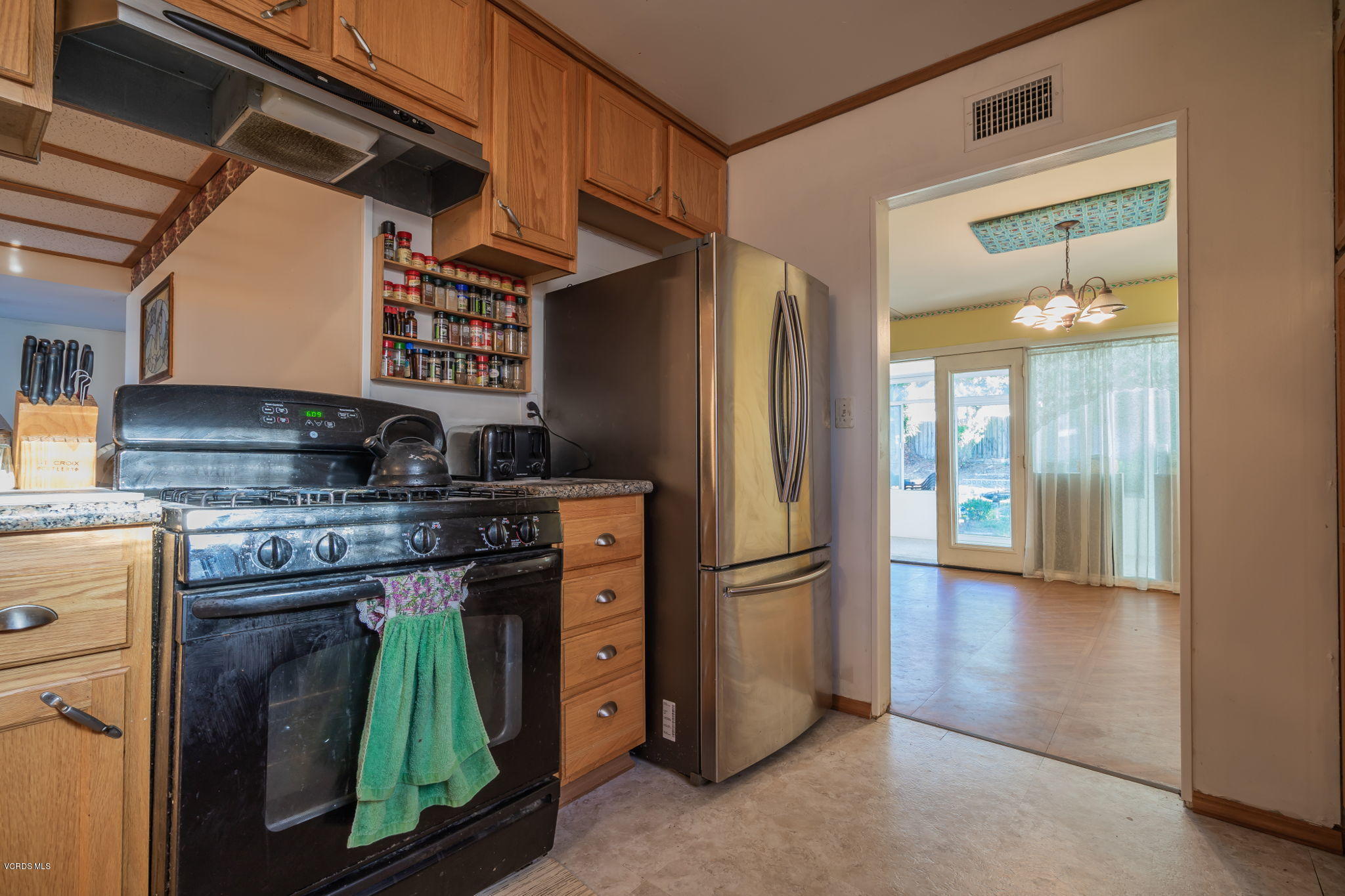 5250 Mildred Street Simi Valley, CA 93063 - Photo 10 of 30 5250+Mildred+St+Simi+Valley-9-web-Kitche