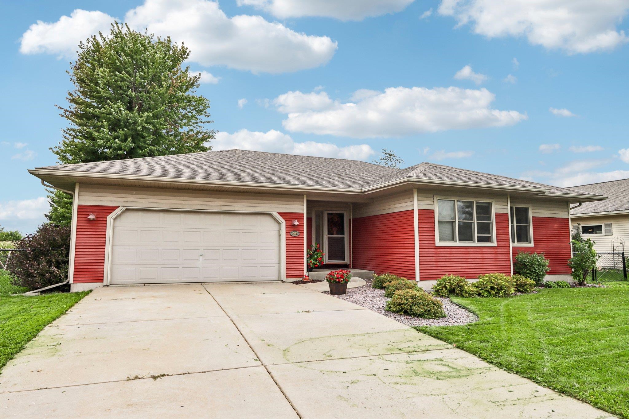 304 4th Street Brooklyn, WI 53521 - Photo 3 of 72 Gallery Image 3
