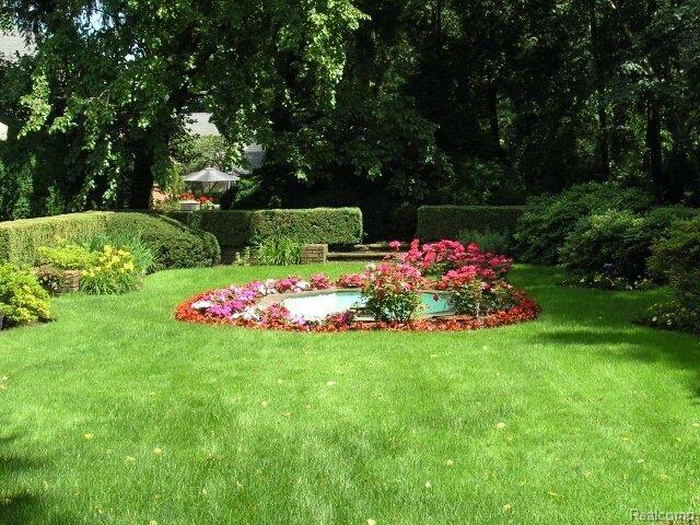 23 Provencal Road Grosse Pointe, MI 48236 - Photo 4 of 4 Yard