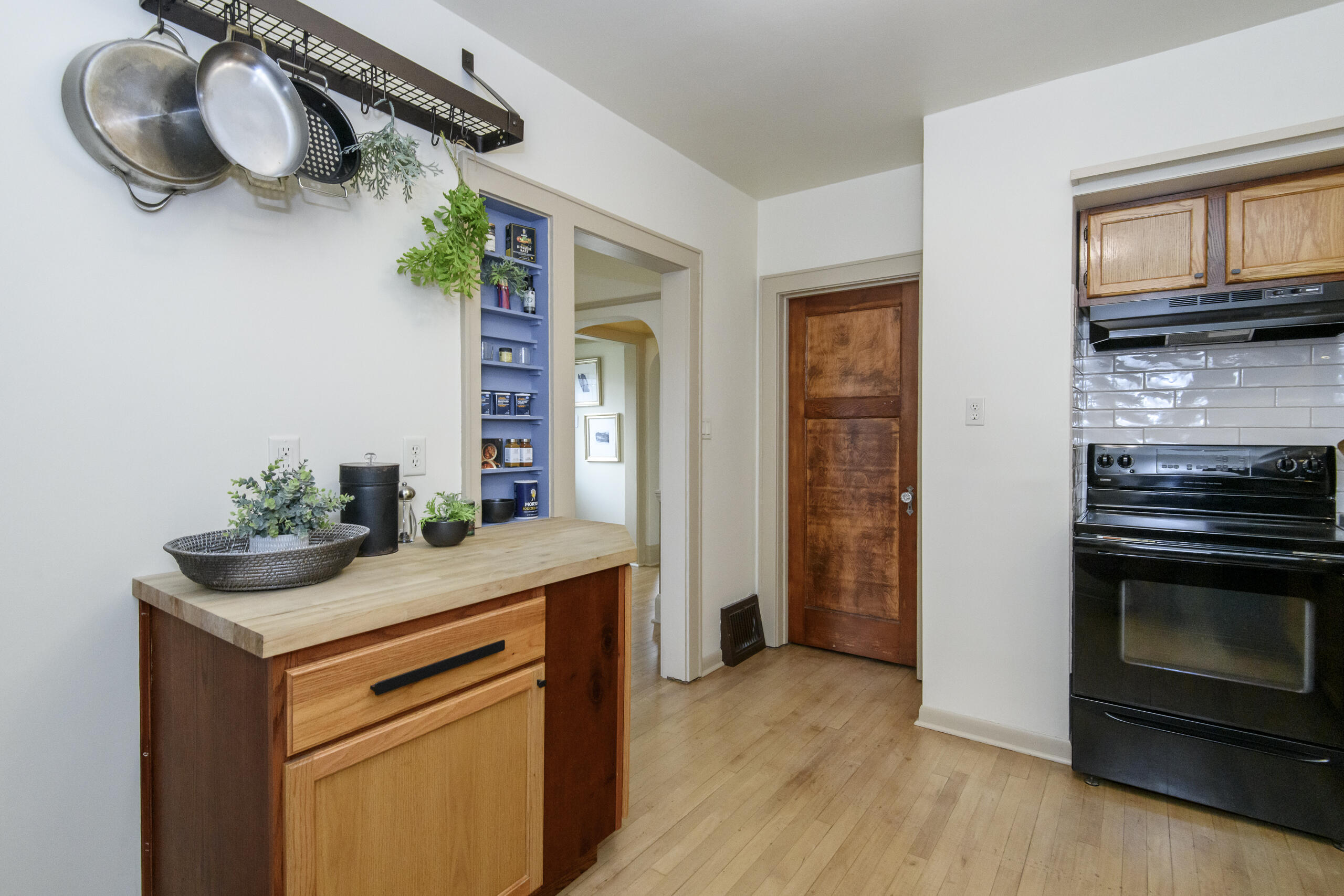 3848 South 2nd Street Milwaukee, WI 53207 - Photo 10 of 31 Kitchen