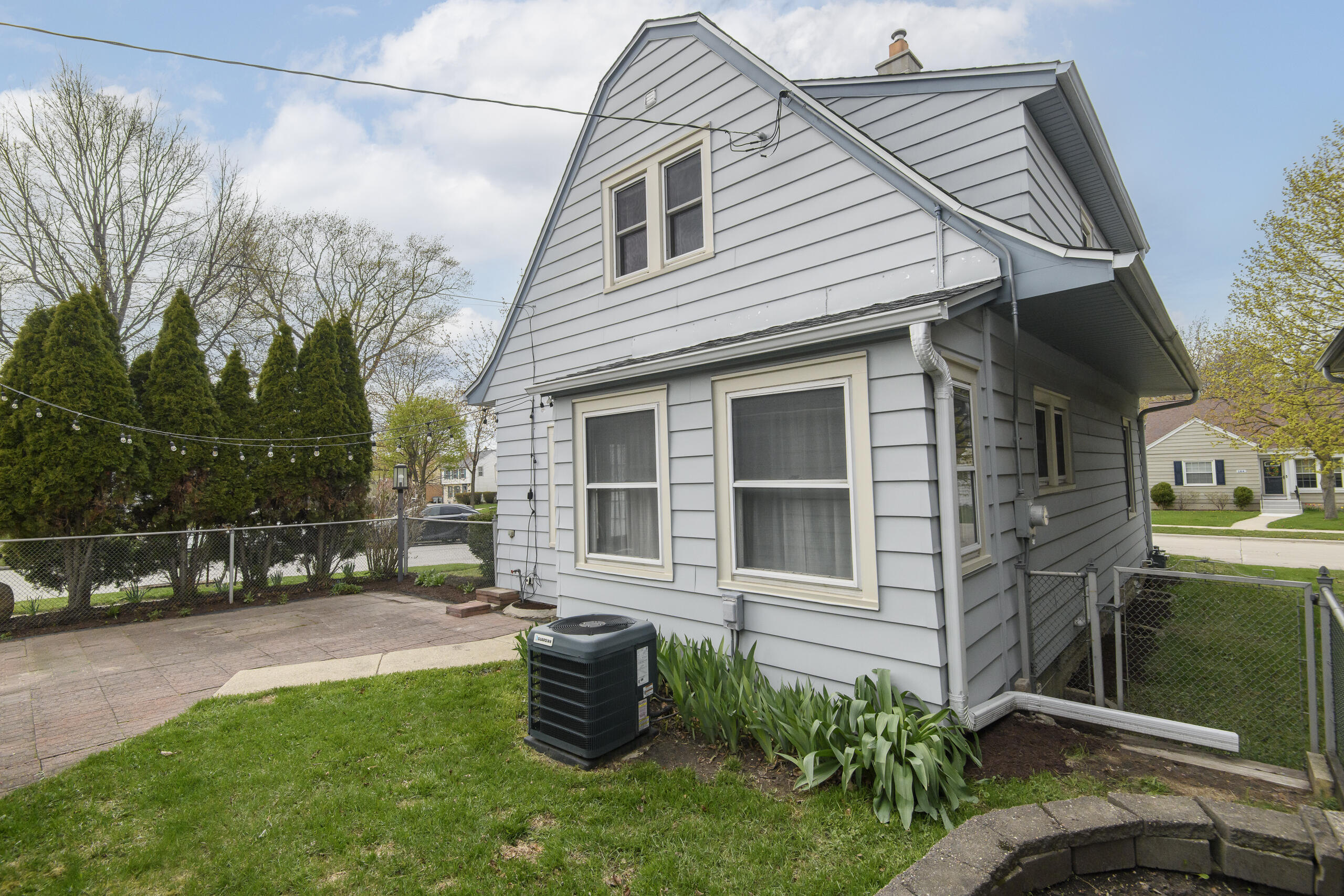 3848 South 2nd Street Milwaukee, WI 53207 - Photo 26 of 31 Side and Patio