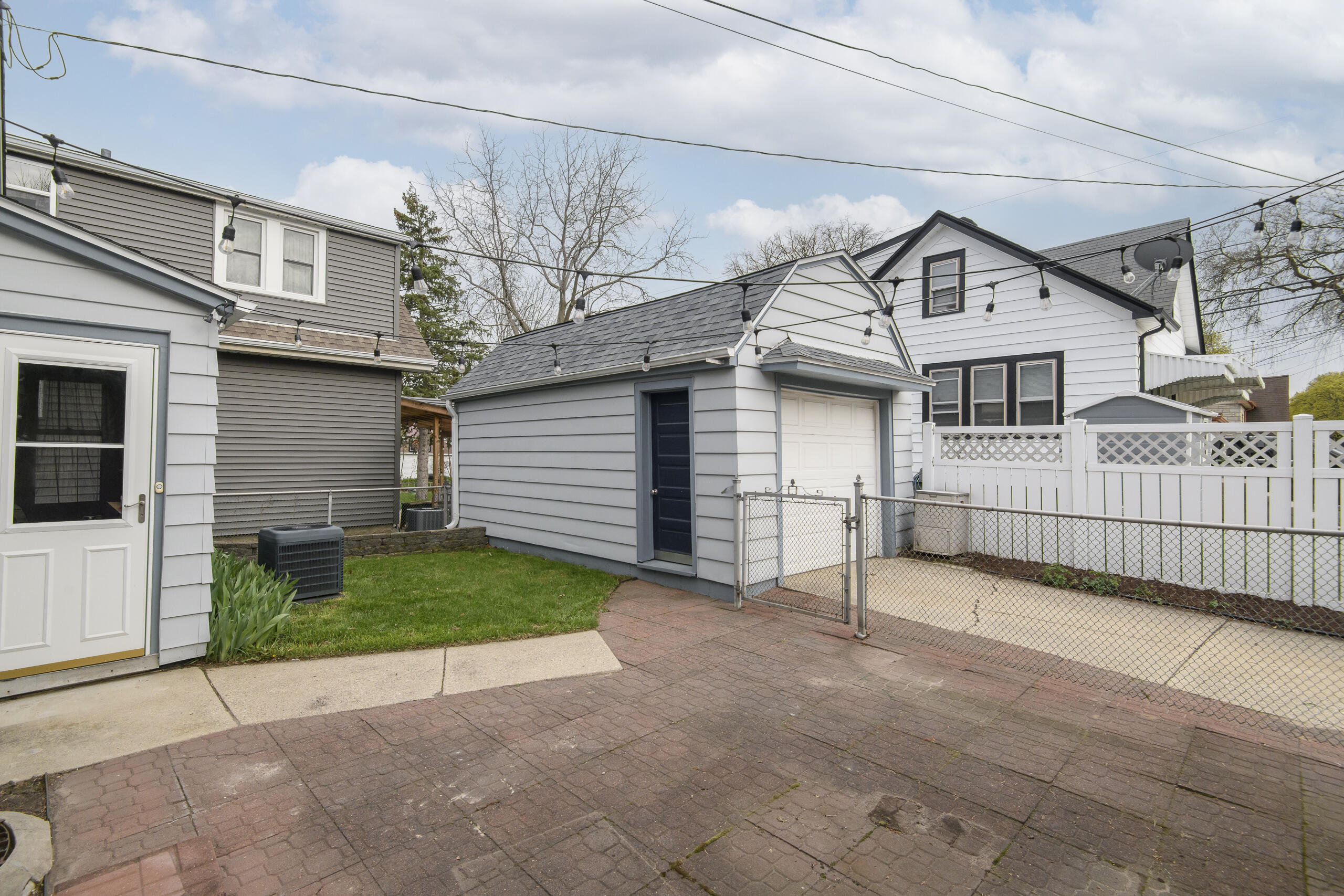 3848 South 2nd Street Milwaukee, WI 53207 - Photo 27 of 31 Patio and Garage