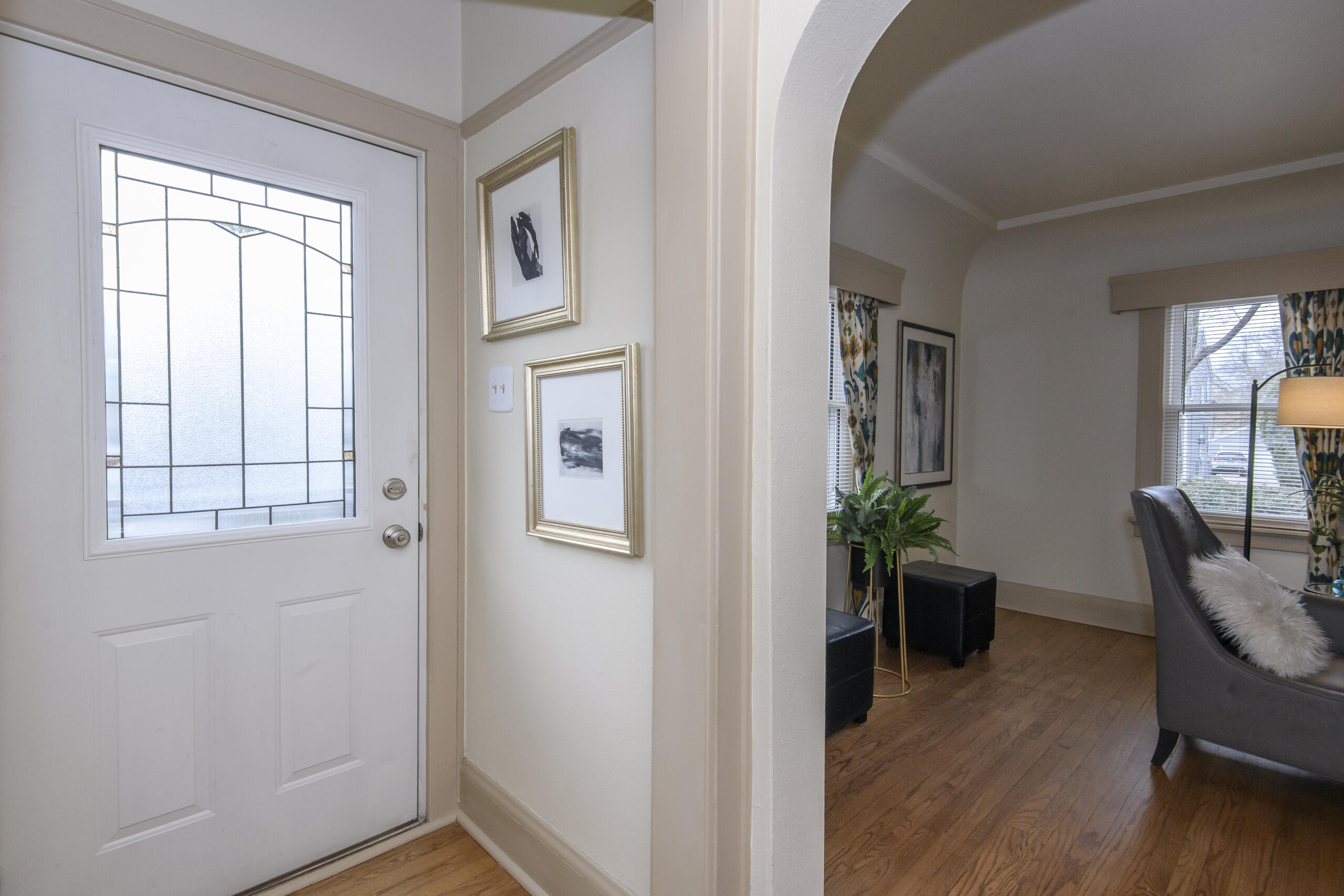 3848 South 2nd Street Milwaukee, WI 53207 - Photo 3 of 31 Foyer