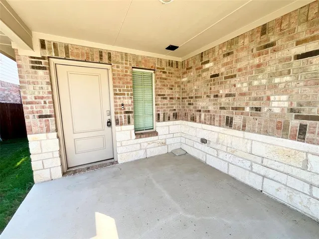 a view of an entrance of the house