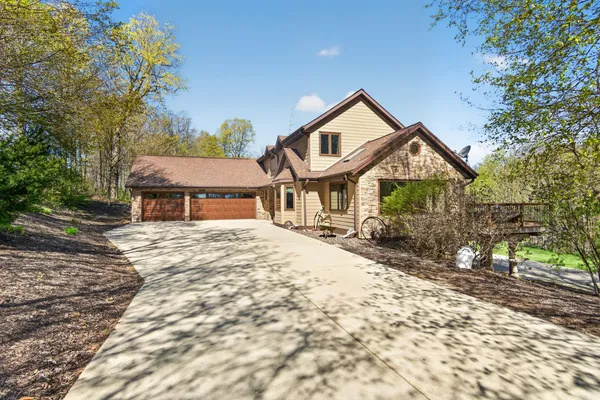 $875,000 | 9355 St Kilian Heights Road, Wayne, WI 53002