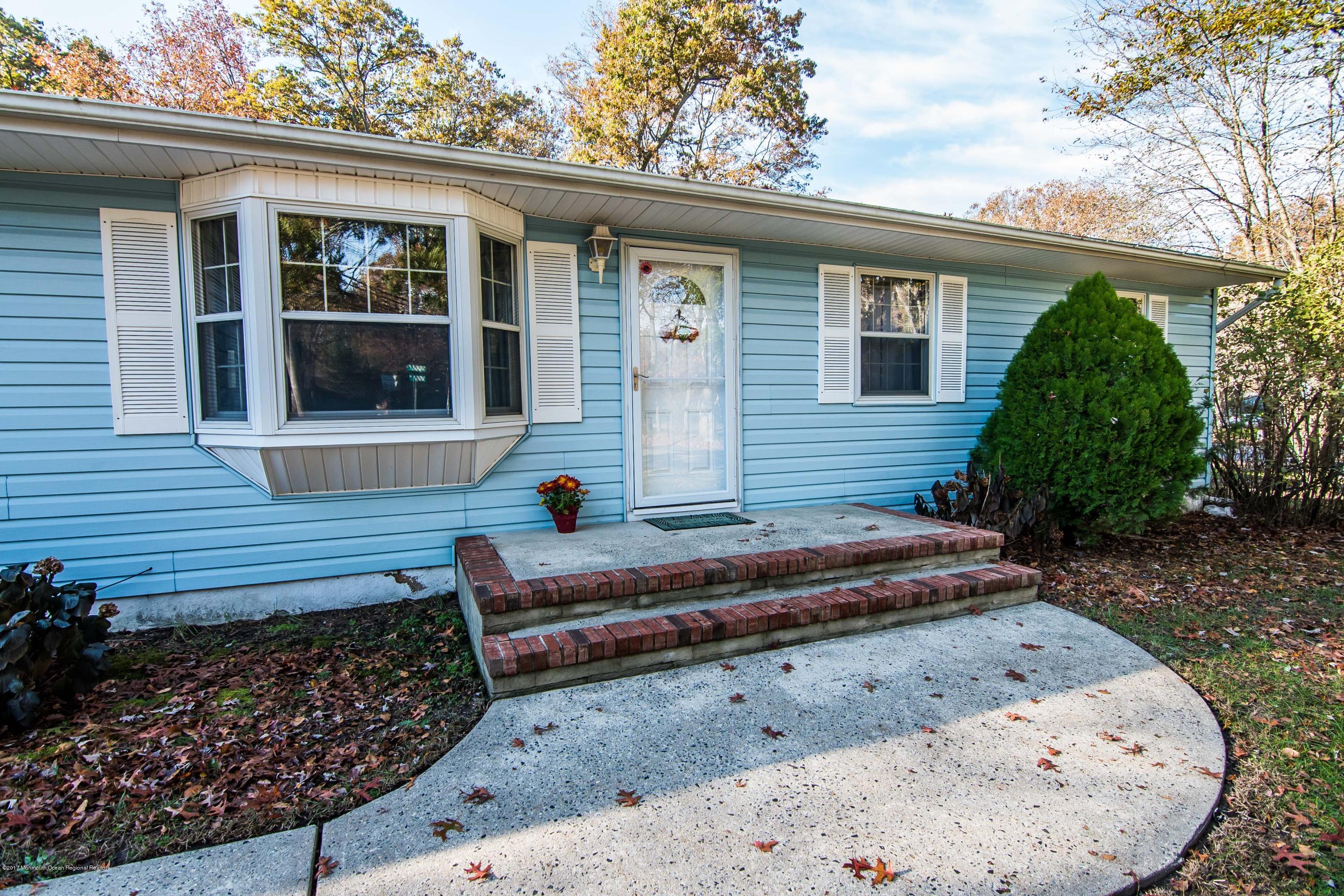 20 Hope Chapel Road Jackson, NJ 08527 - Photo 2 of 38 a front view of a house with garden