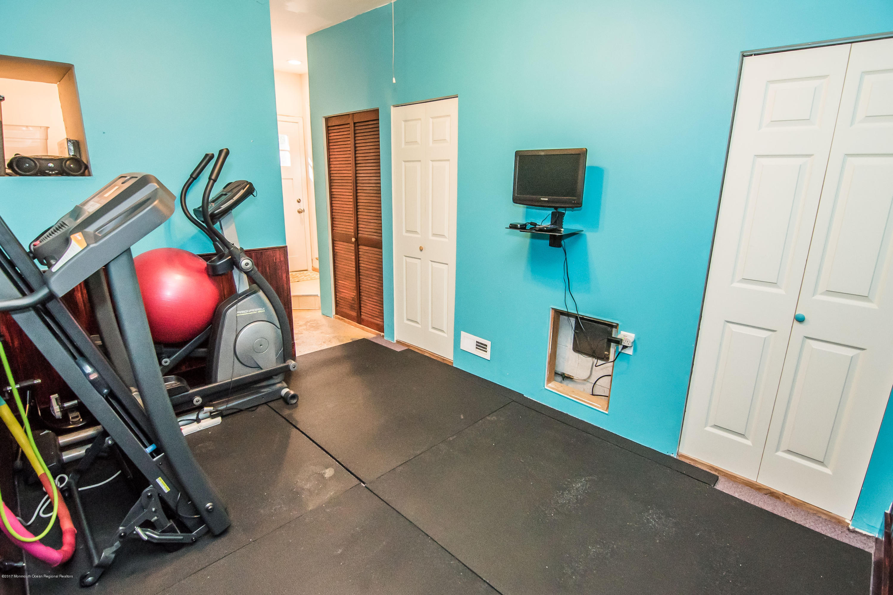 20 Hope Chapel Road Jackson, NJ 08527 - Photo 26 of 38 a room with gym equipment