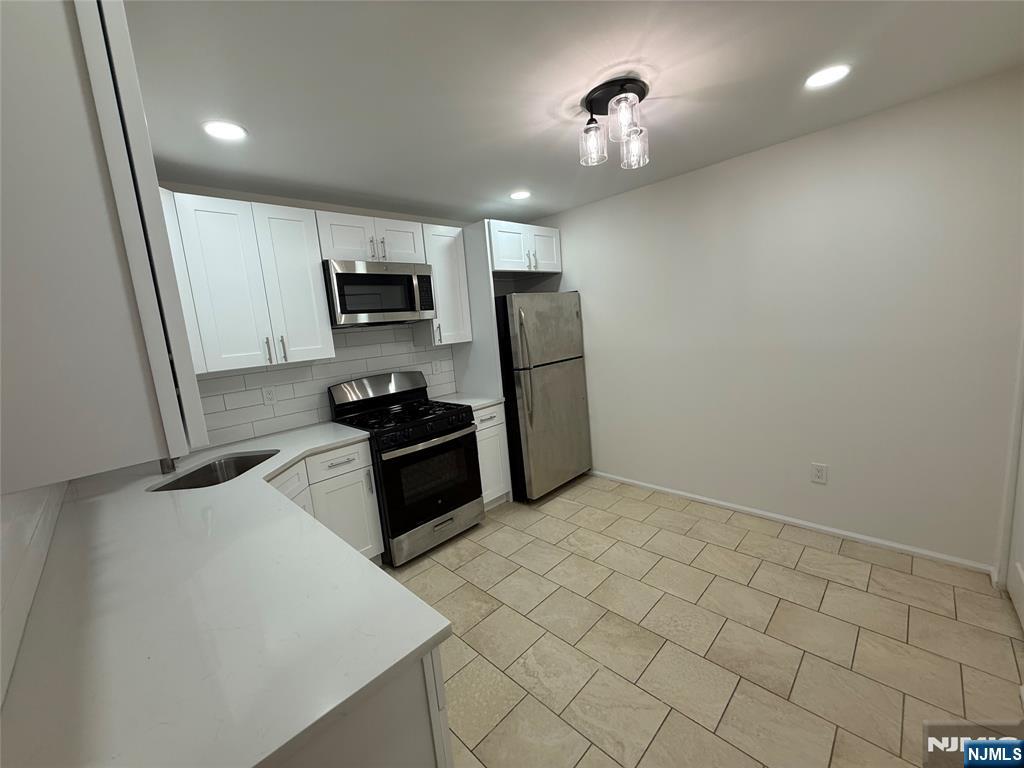 250 Larch Lane Mahwah, NJ 07430 - Photo 9 of 20