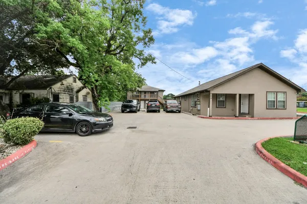 $1,095 | 706 Harris Avenue, Unit 3, Pasadena, TX 77502
