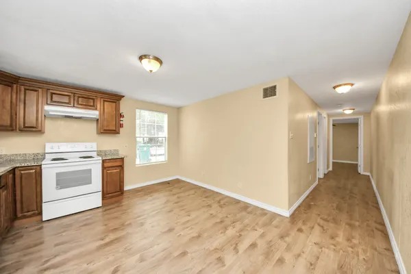 $1,095 | 706 Harris Avenue, Unit 3, Pasadena, TX 77502