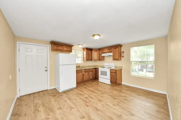 $1,095 | 706 Harris Avenue, Unit 3, Pasadena, TX 77502