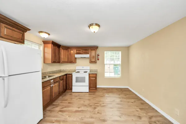 $1,095 | 706 Harris Avenue, Unit 3, Pasadena, TX 77502