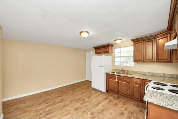 $1,095 | 706 Harris Avenue, Unit 3, Pasadena, TX 77502