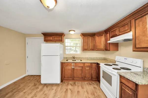$1,095 | 706 Harris Avenue, Unit 3, Pasadena, TX 77502
