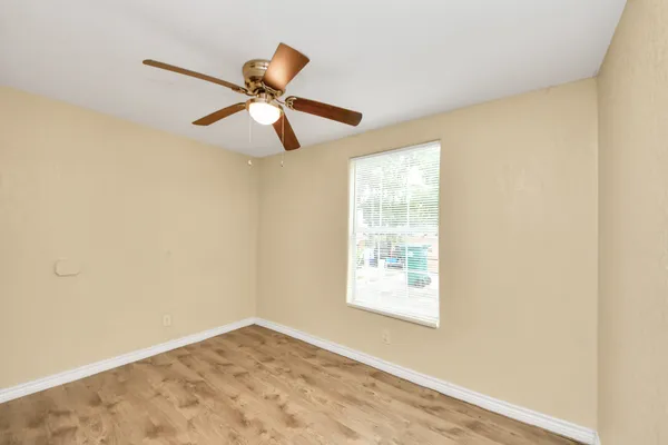$1,095 | 706 Harris Avenue, Unit 3, Pasadena, TX 77502